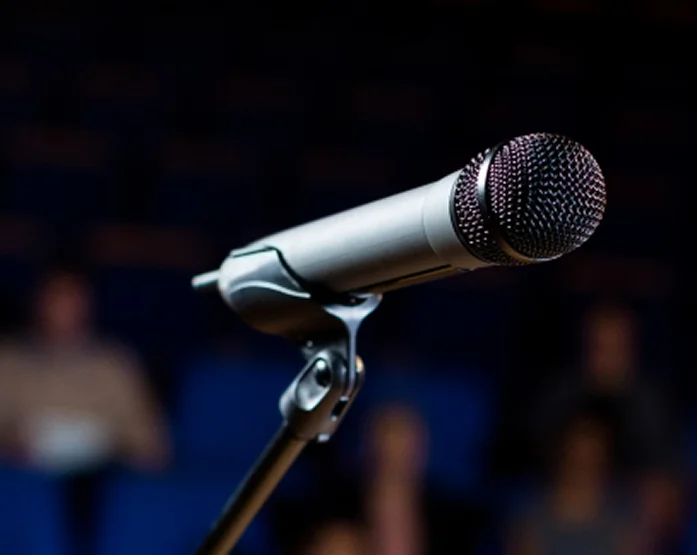 Conversion automatique de la parole en texte pour sous-titrage